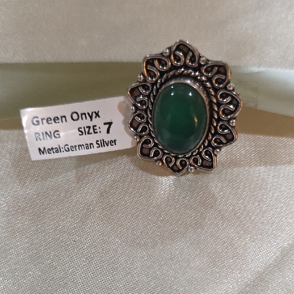 Vintage-Inspired Green Onyx Ring in Silver